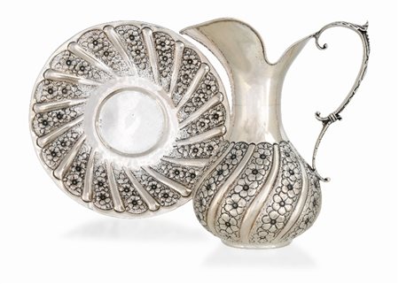 VERSATOIO CON PIATTO IN ARGENTO, XX SECOLO, pirifo
