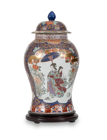 VASO CON COPERCHIO IN PORCELLANA, CINA, XIX SECOLO