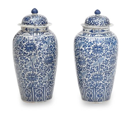 COPPIA DI POTICHES IN PORCELLANA, CINA, XIX SECOLO