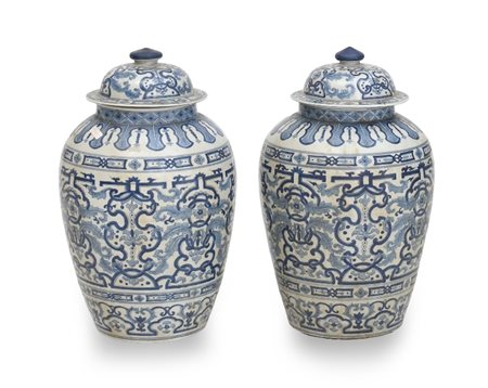 COPPIA DI POTICHES IN PORCELLANA, CINA, XIX SECOLO