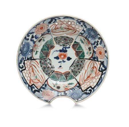 PIATTO DA BARBIERE IN PORCELLANA IMARI, GIAPPONE, 
