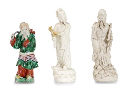 TRE FIGURE DI SAGGI IN PORCELLANA, CINA, XIX SECOL