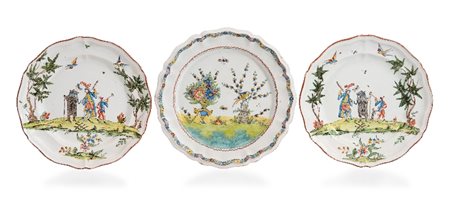 UN PIATTO IN MAIOLICA, FAENZA, XVIII SECOLO, UNITO
