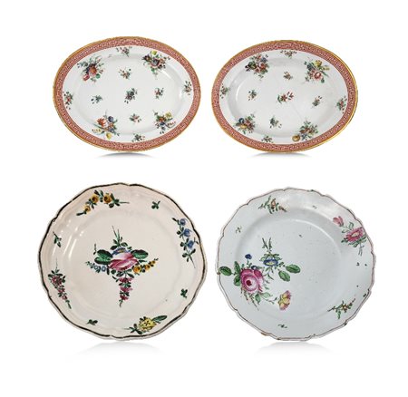 DUE MARESCIALLE E DUE PIATTI IN MAIOLICA, XVIII SE