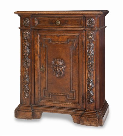 CREDENZA IN NOCE, XVII SECOLO, fronte a un'anta e 