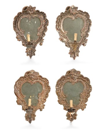 QUATTRO APPLIQUES IN LEGNO DORATO A MECCA, PIEMONT