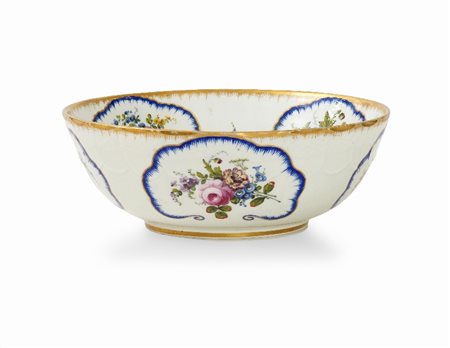 CENTROTAVOLA IN PORCELLANA, SEVRES, XVIII SECOLO, 