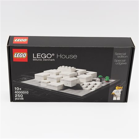 The LEGO Group  
LEGO 4000010 – LEGO House – Billund, Denmark 2014
 26 x 14 x 4.8 cm