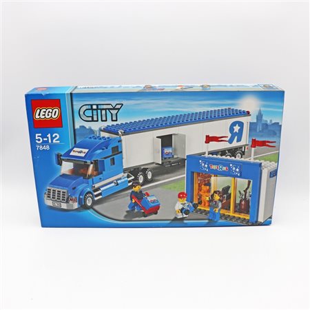 The LEGO Group  
LEGO 7848 – Toys "R" Us Truck 2010
 48 x 28.4 x 6 cm