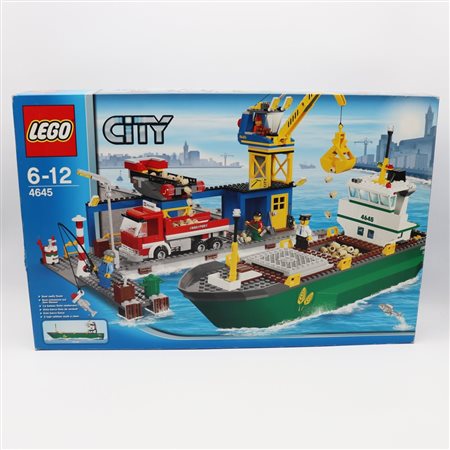 The LEGO Group  
LEGO 4645 – Harbor 2011
 58.2 x 37.8 x 8.7 cm