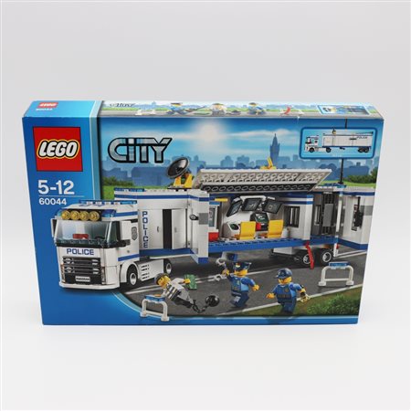 The LEGO Group  
LEGO 60044 – Mobile Police Unit 2014
 38.2 x 26.1 x 5.5 cm
