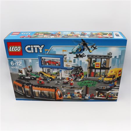 The LEGO Group  
LEGO 60097 – City Square 2015
 57.2 x 37.2 x 11.2 cm