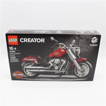 The LEGO Group  
LEGO 10269 – Harley–Davidson Fat Boy 2019
 48 x 28 x 7.5 cm