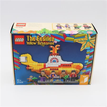 The LEGO Group  
LEGO 21306 – Yellow Submarine 2016
 26 x 19 x 9 cm