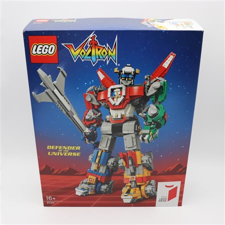 The LEGO Group  
LEGO 21311 – Voltron 2018
 47.78 x 37.47 x 10.8 cm