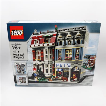 The LEGO Group  
LEGO 10218 – Pet Shop 2011
 58 x 48 x 9 cm