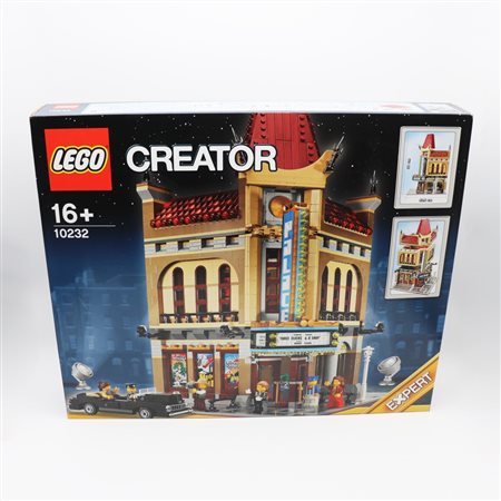 The LEGO Group  
LEGO 10232 – Palace Cinema 2013
 58 x 48 x 9 cm