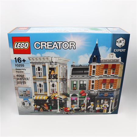 The LEGO Group  
LEGO 10255 – Assembly Square 2017
 58 x 47.5 x 17 cm