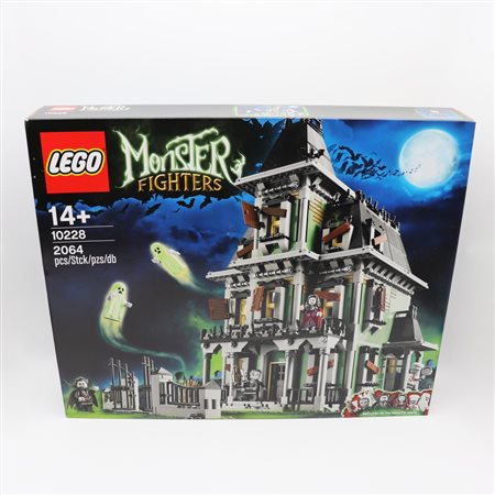 The LEGO Group  
LEGO 10228 – Haunted House 2012
 58 x 47.5 x 8.5 cm