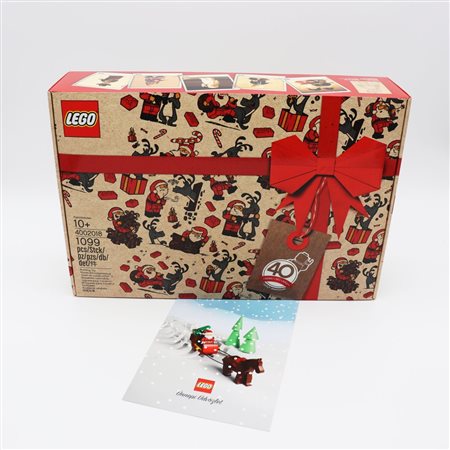 The LEGO Group  
LEGO 4002018 – 40 Years LEGO Minifigure (Employee Exclusive) 2018
 38 x 26 x 9 cm