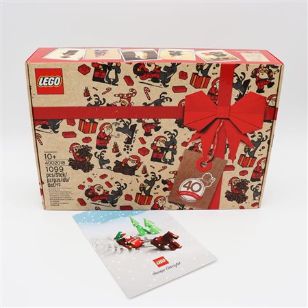The LEGO Group  
LEGO 4002018 – 40 Years LEGO Minifigure (Employee Exclusive) 2018
 38 x 26 x 9 cm