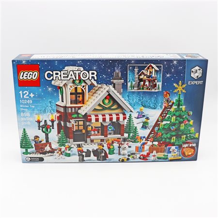 The LEGO Group  
LEGO 10249 – Winter Toy Shop 2015
 48 x 28 x 7 cm