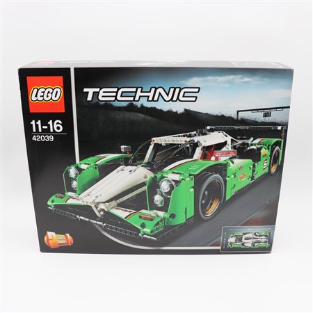 The LEGO Group  
LEGO 42039 – 24 Hours Race Car 2015
 47.6 x 37.3 x 9 cm