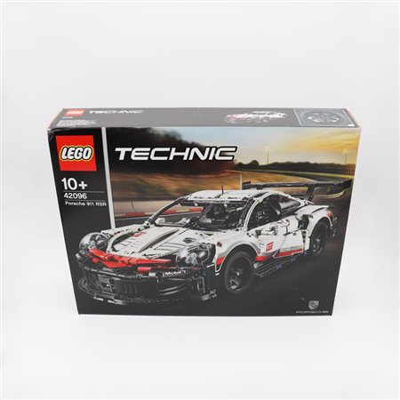 The LEGO Group  
LEGO 42096 – Porsche 911 RSR 2019
 37.4 x 47.6 x 8.9 cm