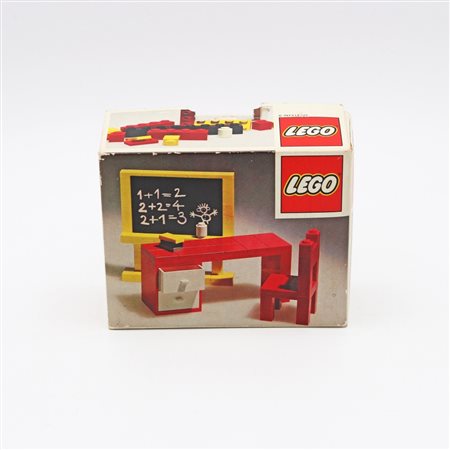 The LEGO Group  
LEGO 291 – Blackboard and School Desk 1973
 12.5 x 10 x 5 cm