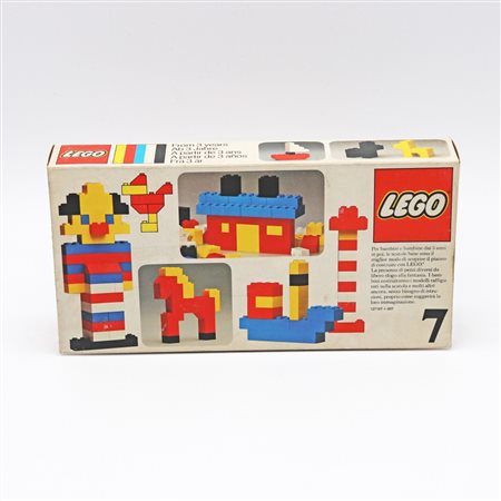 The LEGO Group  
LEGO 7–2 – Universal Building Set 1979
 23 x 11.1 x 3.7 cm