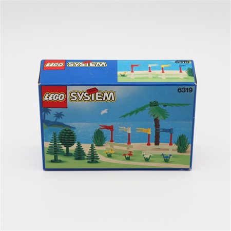 The LEGO Group  
LEGO 6319 – Trees and Fences 1993
 14.5 x 9.5 x 4.5 cm