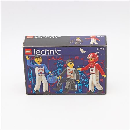 The LEGO Group  
LEGO 8714 – The LEGO TECHNIC Team 1993
 14.5 x 9.7 x 4.7 cm