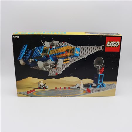The LEGO Group  
LEGO 928 – Galaxy Explorer 1979
 46 x 29 x 6 cm