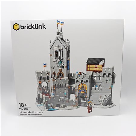 The LEGO Group  
LEGO 910029 – Mountain Fortress 2024
 51.8 x 47.5 x 17.8 cm