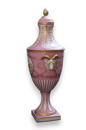  
Grande vaso ad urna in porcellana rosa seconda metà XX secolo
 107 x 23 cm
