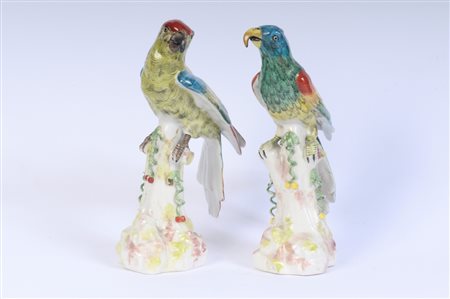  
Coppia di pappagalli in porcellana policroma primo metà XX secolo
 22 x 13 cm; 22 x 12 cm