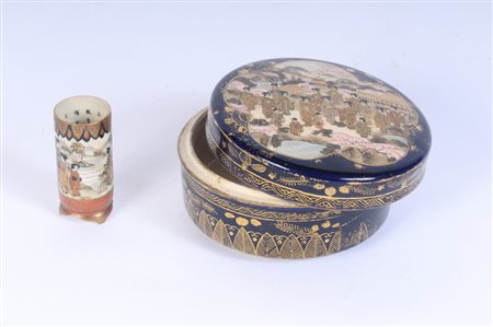  
Lotto di un porta spille ed una scatola tonda periodo Meiji
 5,5 x 9,5 cm; 5,3 x 2 cm