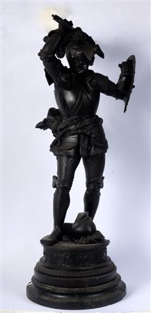  
Guerriero in armatura, scultura in spelter Manifattura europea , seconda metà XIX secolo
 71 x 26 cm