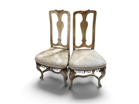  
Coppia di  seggiole in legno dorato prima metà XX secolo
 103 x 48 x 46 cm