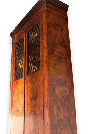 
Credenza  a due ante, anni' 20
 185 x 40 x 116 cm
