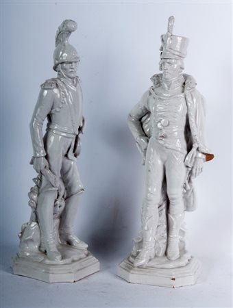  
Lotto di due militari in uniforme 
 32,5 x 10 cm; 34 x 10 cm