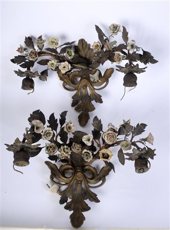  
Coppia appliques da muro in bronzo e ceramica prima metà XX secolo
 23 x 28 x 14 cm