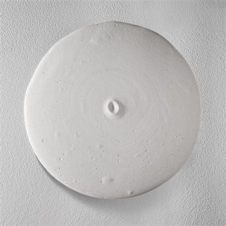 Paolo Icaro (Torino 1936) - "Soffio" 1978 scultura in gesso, diam cm 28,5...