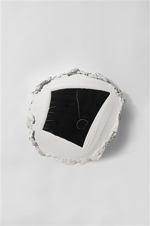 Paolo Icaro (Torino 1936) - "Graffito nero" 1988 scultura in gesso e vetro...