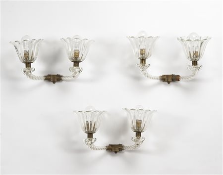 Seguso (attribuito) Lotto di tre applique a due fiamme in vetro incolore...