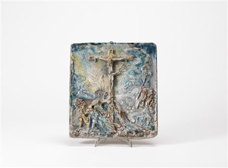 Placca in terracotta smaltata in policromia e dorature con scena della...