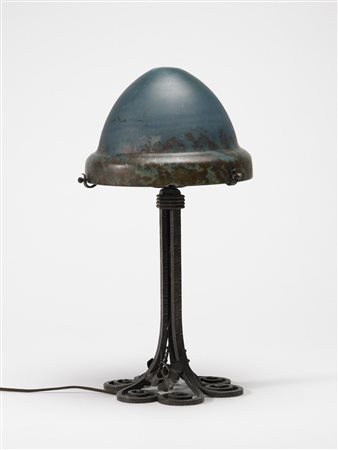 Lampada da tavolo in ferro battuto Lorrain con paralume in vetro (h cm 49)...