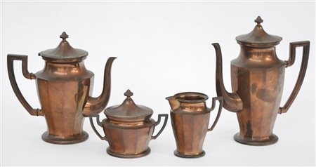 Servizio in rame composto da caffettiera, teiera, zuccheriera e lattiera,...