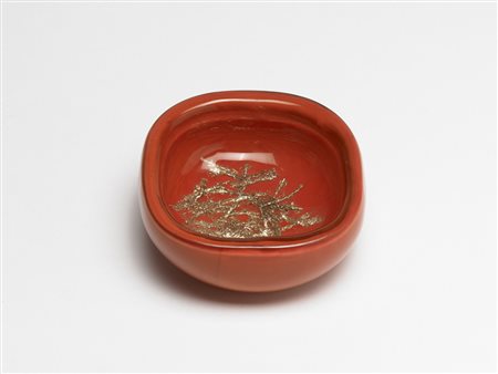 Venini. Piccola ciotola in vetro sommerso arancione opaco con inclusioni...