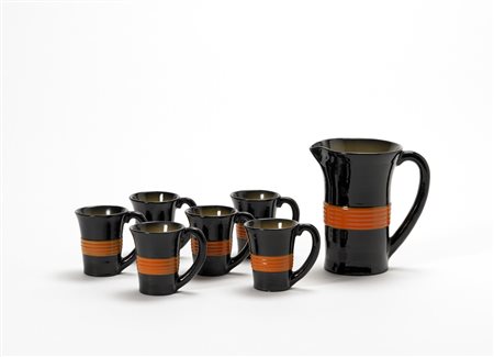 Romett. Lotto composto da una brocca e sei tazze in ceramica nere e arancio,...